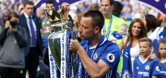 John Terry assegurou mais uma conquista da Premier League em seu último jogo no Chelsea
