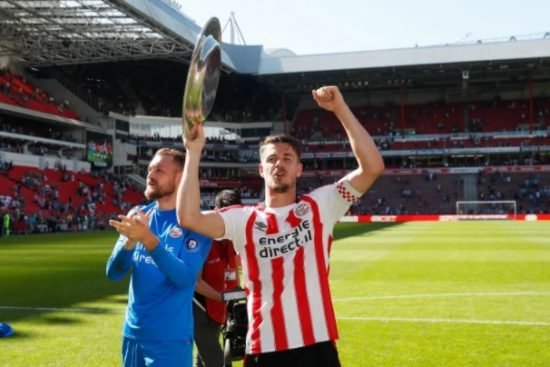 Marco Van Ginkel acumula a terceira passagem no PSV. Além disso, o holandês conquistou dois títulos nacionais em Eindhoven.
