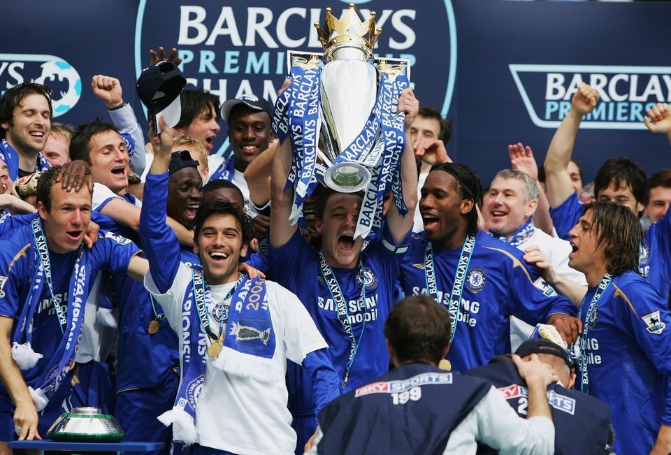 Na Historia: Chelsea celebra a conquista do título da Premier League 2005/06. (Premier League / Site)