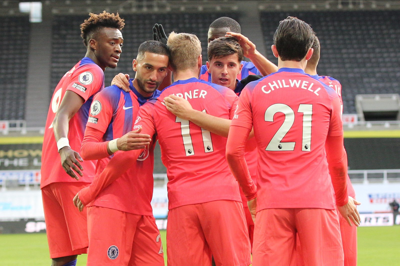 Lupa Tática: Chelsea vence Newcastle com gols de Fernández (contra) e Abraham.