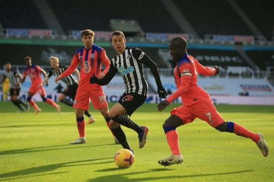 Kanté foi o capitão do Chelsea na partida contra o Newcastle. Afinal, Thiago Silva foi poupado do jogo de hoje após atuações na pausa internacional.
