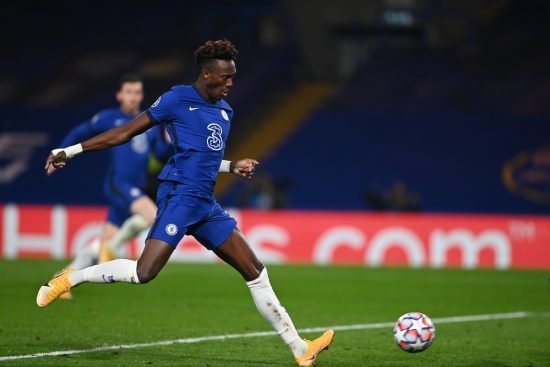 Abraham fez o terceiro gol, logo nos primeiro minutos da etapa complementar. Primeiramente, James fez o cruzamento e Abraham concluiu para o gol (Chelsea FC / Twitter)