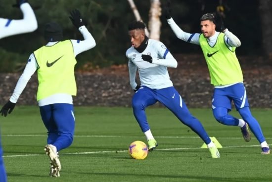 Hudson-Odoi no treinamento antes da viagem para a Espanha. Anteriormente, o atleta fez um dos gols contra o Rennes, na vitória por 2 a 1.