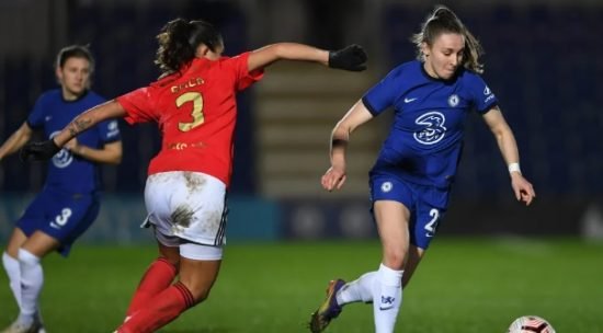 Jessie Fleming e Niamh Charles estrearam ao UWCL. Posteriormente, Hayes disse que Charles foi a melhor em campo, na avaliação da técnica.