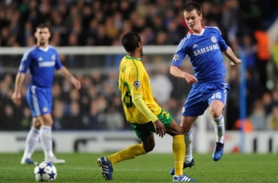 Por isso, Josh McEachran é o atleta mais jovem que iniciou e atuou em um jogo da UCL.