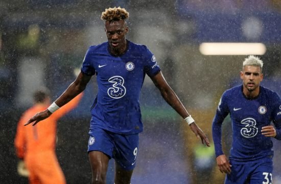 Tammy Abraham marcou dois gols na vitória contra o West Ham. Anteriormente, Thiago Silva abriu o marcador para os Blues.