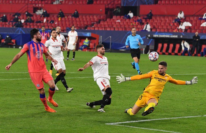 Giroud anota 4 gols em Sevilla (foto: David Ramos/ Getty Images)