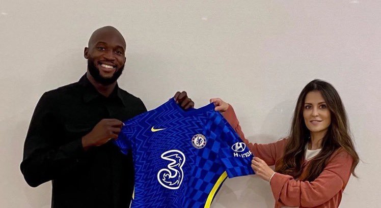 Lukaku assina até 2026