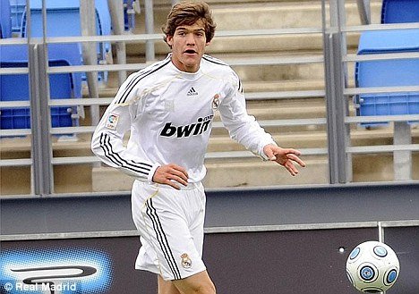 Marcos Alonso em ação pelo Real Madrid
