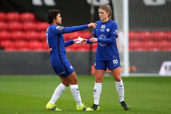 Jess Carter e Maren Mjelde na final da Conti Cup 2020-21